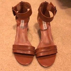 Steve Madden tan leather wedge